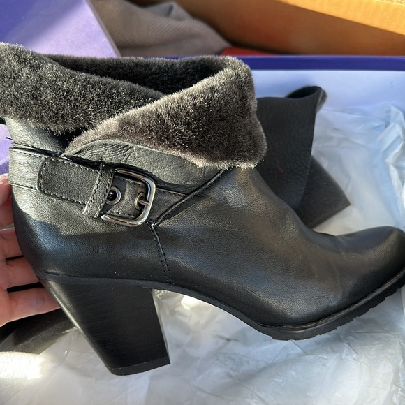 made in italy so sizing might be different, I wear a 7 usually and they fit. - Picture 3 of 5